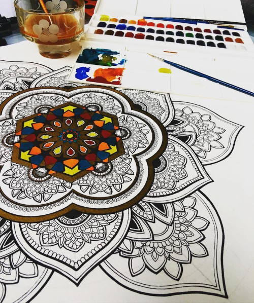 did-you-kno:mymodernmet:Artist Spends Hours on Ornate Mandalas Gilded with Gold Leaf