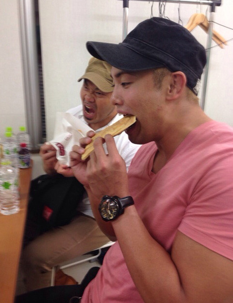 specialagent-dalecooper:kazuchika okada + food Living deliciously