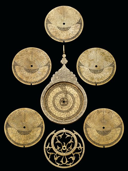 thatshowthingstarted:Safavid brass Astrolabe, Tabriz, Iran, 1705-06 AD.5¾ in (14.6 cm) high overall;