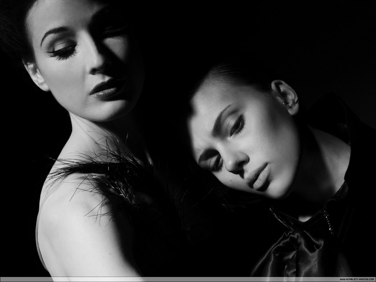 fictionalnotfactual:  Scarlett Johansson and Dita Von Teese - Flaunt USA October