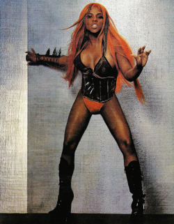 lil-kim-confessions:  “here’s a little story i got to tell‘bout the first rap bitch to rock chaneltaught you how to get money &amp; pop cristaleven gave y’all tips on rock-pop as well!” lil’ kim photographed by albert watson for rolling stone