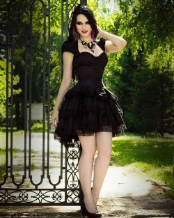 sexygothicgirls:  Visit www.obscurena.org