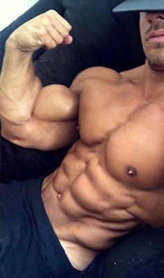 awesomecutmuscle:  