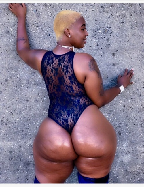 Porn turntup69:  That azz is special!!!! 💪🏾👀 photos