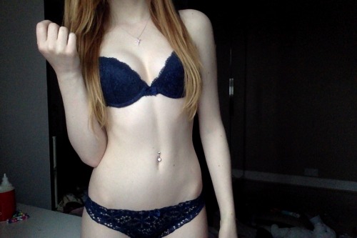 Porn slut-baby:  ^.^  HIPS.  <3   PALE SKIN. photos