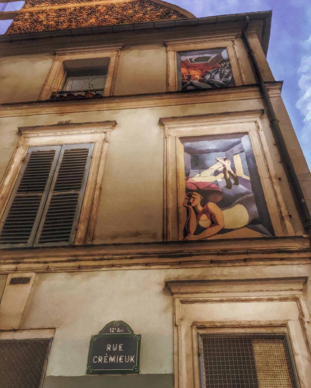 at Rue Crémieux