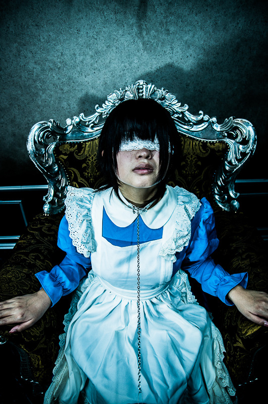 bobbedfetish:  「地下室に溶ける君の声」 Part.1 モデル：Akuさん（@paranoid_clown）#写真好きな人と繋がりたい