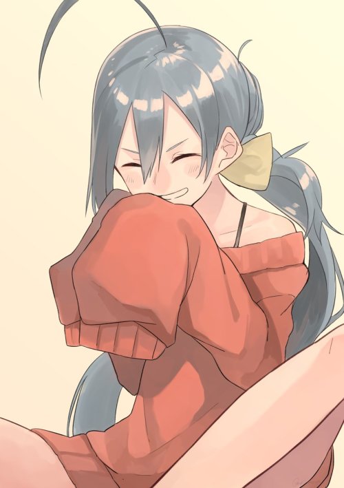 hiyaron01:  憂目さんのツイート: “へへー。やまと姉さまにかしてもらったの！いいでしょー！ #秋になったし艦娘にカーディガンorセーター着せようぜ https://t.co/c3TzAma7mE”