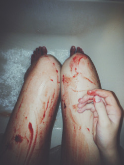 momseh:  aaddicted-w0nderland:  grunge-and-r0ses:  ♡ vintage/grunge/b&amp;w blog ♡  ✞ kill me before my broken soul does ✞  ✡ 