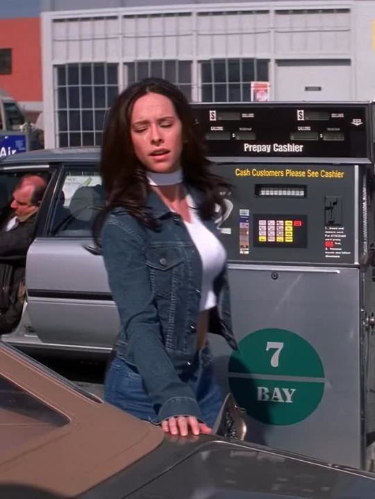 thejennifers:celebpicss:Jennifer Love Hewitt fill her up NICE