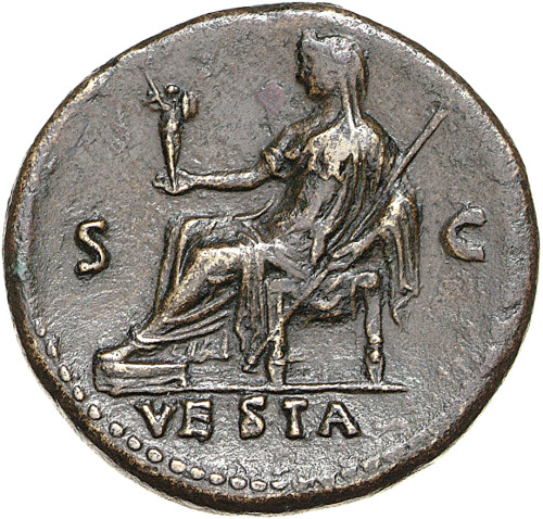 romegreeceart:Vesta with Palladium statuette* Rome, 80-81 CEsmb.museum-digital.de/index.php?