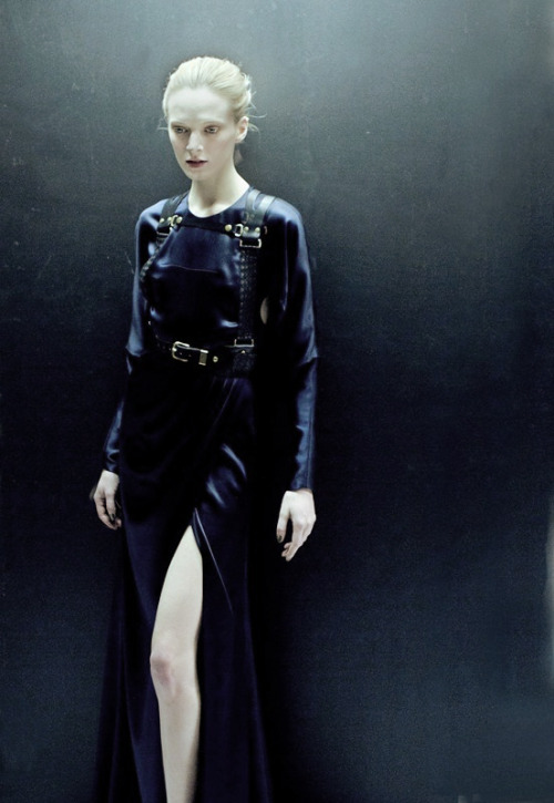 bienenkiste:  Daria Strokous by Mark Reay @ Prabal Gurung Fall 2013 backstage