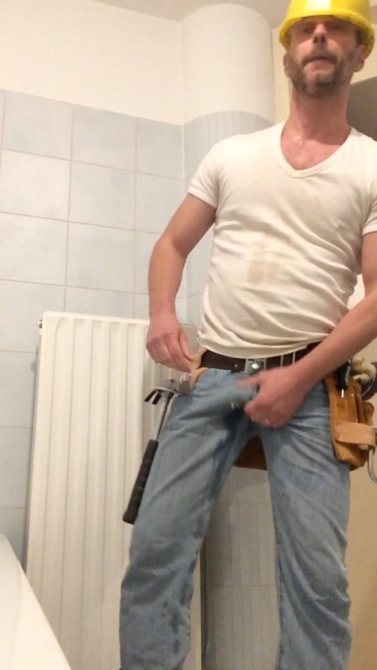beuker71:  Wanna see the vid?   HOT!!!!