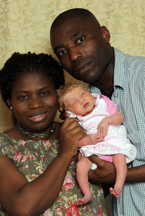 redsuns-n-orangemoons:  sixpenceee:  In London 2010, a Nigerian couple gave birth