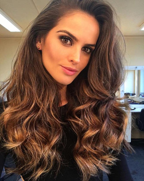 sissichloe:  Gorgeous hair !!! An angel in front of me !!! How I wish I had the spark