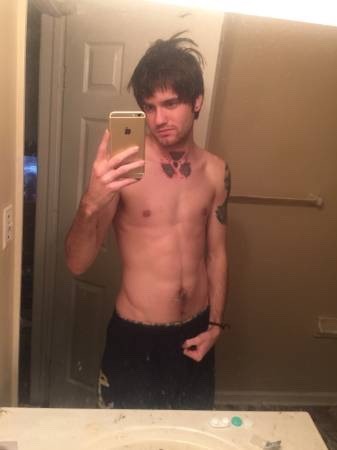 showmeurc0ck:  Straight, body : athletic height : 6'3&quot; (190cm) status :