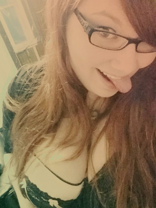 labellaashley69:  I can upload from my phone? What is this magicness…. teasing you with my bra (zomg it’s so pretty!) Then flashing my nipple! …..side note what’s the deal with my tongue?! Lol … @labellaashley69 on twitter