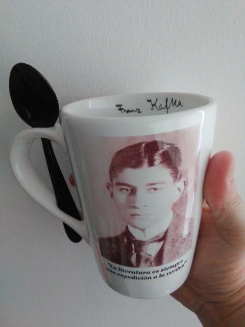 I share with you my kafkaesque cup. A self birthday gift