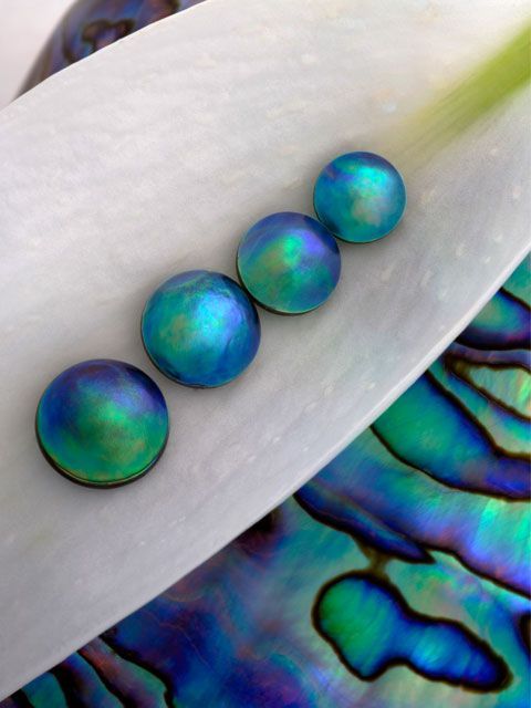 coolthingoftheday:  Blue Eyris Pearls from the sea creatures known as abalone are