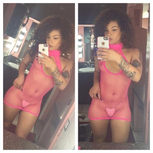 stripper-locker-room:  https://www.instagram.com/fuckyoupaym333/