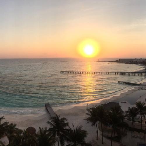 Watched the sun rise the past two days. #Cancun #sunrise #longnights(at Riu Cancun)