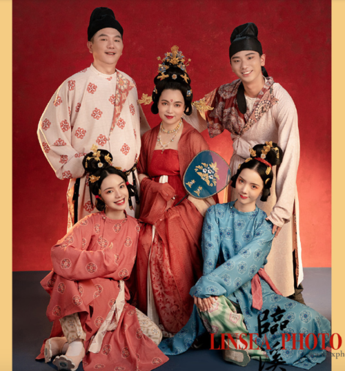 hanfugallery:family photos and chinese hanfu in tang dynasty style by 小心头-小意头