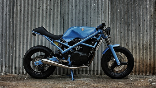 rscrambler:Suzuki Bandit 400 Cafe Racer - Super Blue D’Bandido 