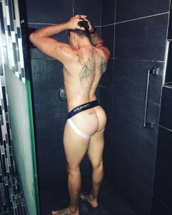 jcakezz:  Time to cool off 🚿 after a great leg work out #HappyHumpDay go see my workout on my Connect Pal subscribe now info and link in bio 👆🏽 trust me you wanna see 😈