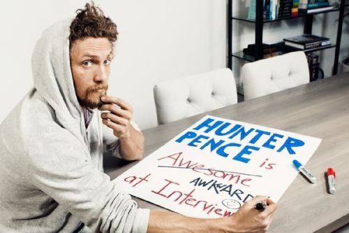 justafreakyvenezuelangirl55:  “Hunter Pence receives ‘Happy Birthday’ shout outs the day before his actual birthday” #HunterPenceSignsHappy Birthday, Hunter Pence