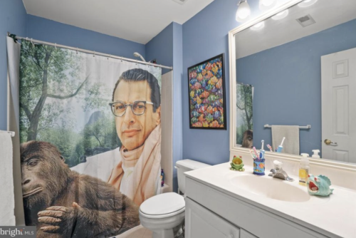 terriblerealestateagentphotos:  “You’re welcome, honey. I also got the Tom Selleck bath towels”