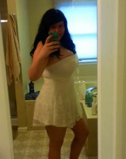 goose314:  cutechubbychickk:  my graduation dress from yesterday :)  Nice  So nice!!!!