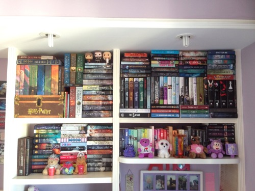 XXX ifreakinlovebooks:  Bookshelves Update | photo