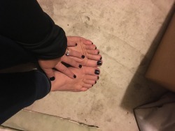 footcouple:  Love the black!  Love your feet
