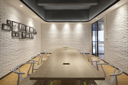 An office space in Guangdong #InteriorDesign by 空象设计顾问. bit.ly/1QIu6kD #ChineseArchitecture #