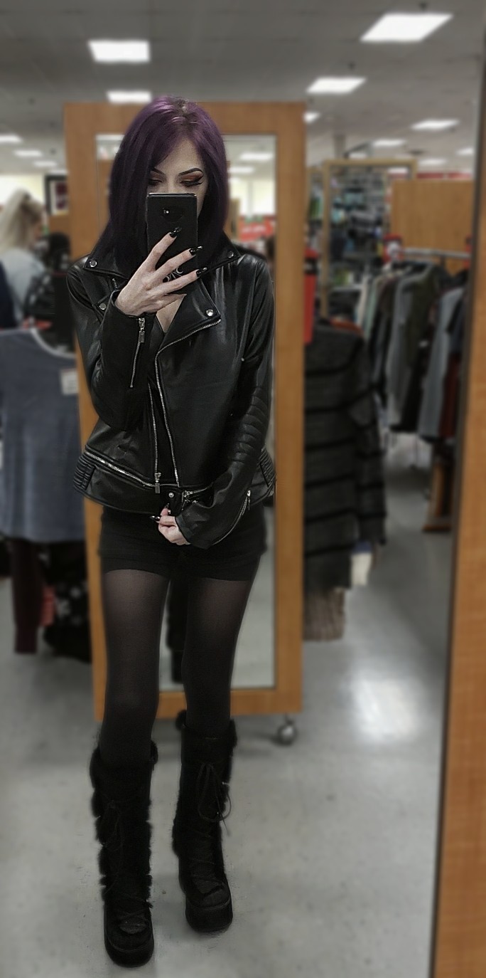 babymorte:  This photo is horrendous but this jacket was lovely and so badly did