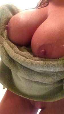 bigdaddysgirl71:  Fresh from the shower… All clean &amp; ready to get nasty. @yep999