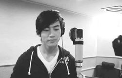 peggiehoi:  Taecyeon ± goofing off 
