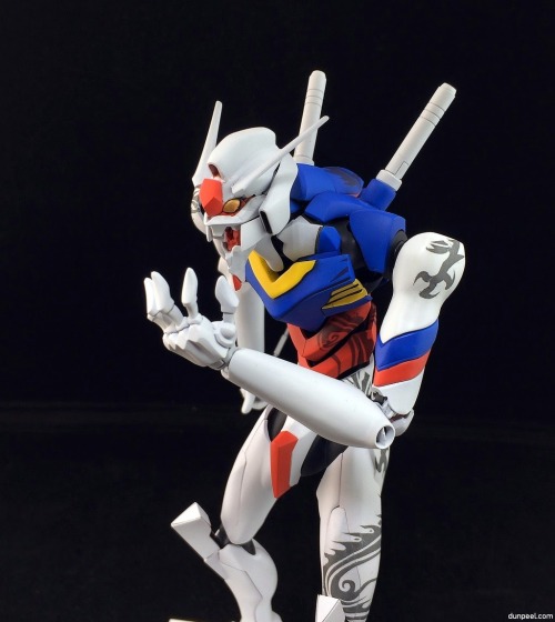 unknown999:   Gundam x Evangelion: White Devil of E.F.S.F Ver. 1.5 - Custom Build  Modeled by Dunpeel (via Gundam x Evangelion: White Devil of E.F.S.F Ver. 1.5 - Custom Build) 