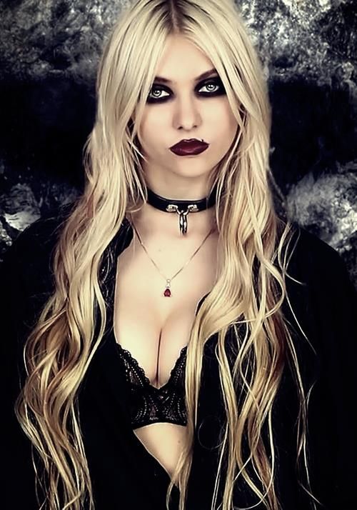 veiled-madonna:  Source