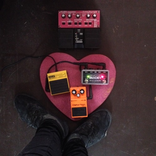 literal-garbage: I made a lil pedalboard : ^ )