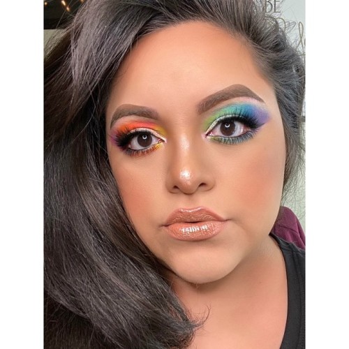 Happy Pride Month! ❤️ ———————————————————————— EYES: @bhcosmetics Midnight Fedtival Palette LIPS: @a