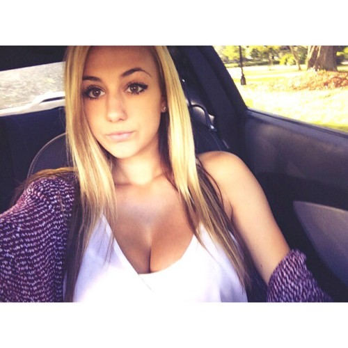 bigtitsandhotchicks:  Big Tits and Hot Chicks