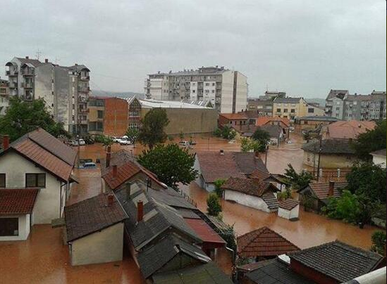 s-selenitas:  Boats sailed through the streets of a Serbian town on Friday on a mission