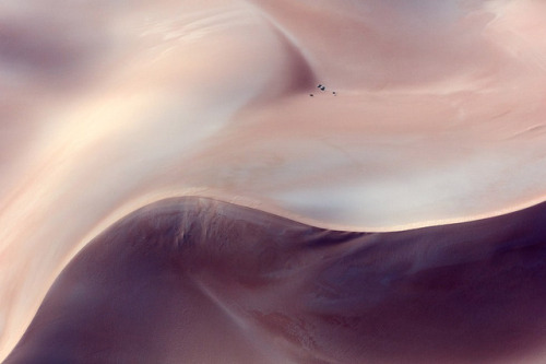 landscape-photo-graphy:  Abstract & Artist Aerial Landscape Photographs of Southern Africa by Zack Seckler  Weiterlesen