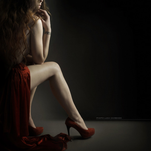 anotherdeepgreen:  Red Heels. Photo &amp; post: Luca Cambiaso.
