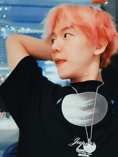 babybaekuwu:such a gentle, warm and cozy baekhyun causes an all-consuming desire