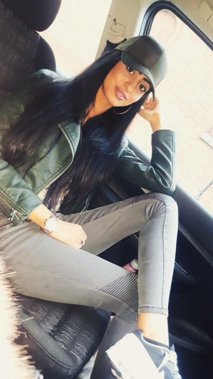 ukasiantoes:Slutty mariya need to get her long legs open in the air so I can lick that pussy