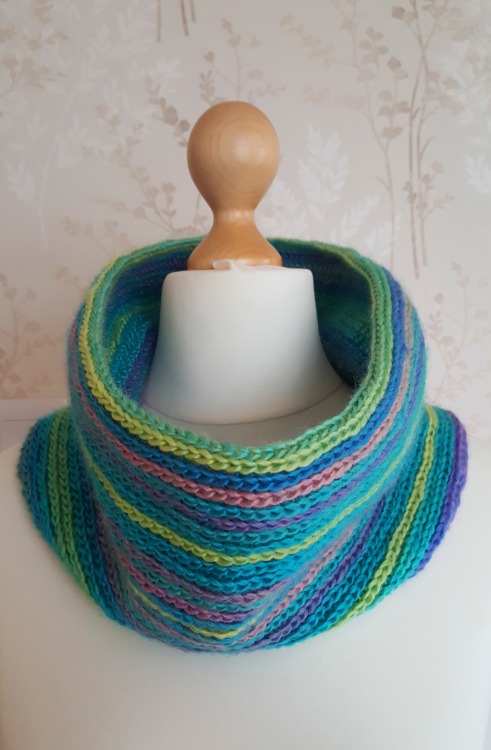 nestingtendencies:Unicorn Cowl Material: 100% super-fine acrylicTotal length: 74 cm / 29 inLength la