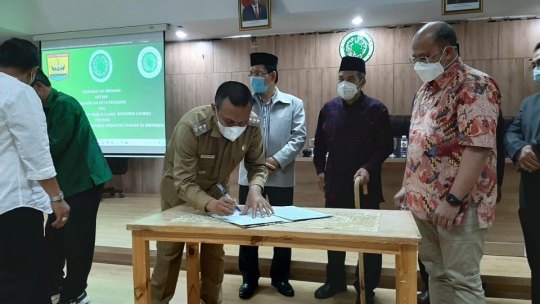 Walikota Pariaman Genius Umar Tandatangani MOU Fasilitas Kesehatan Syariah dengan LK MUI Pusat