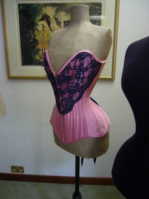 moderncorsetiere:  corsetiere : Xandrianalinks : facebook | Tumblr | Twitter | Etsylocation: UK